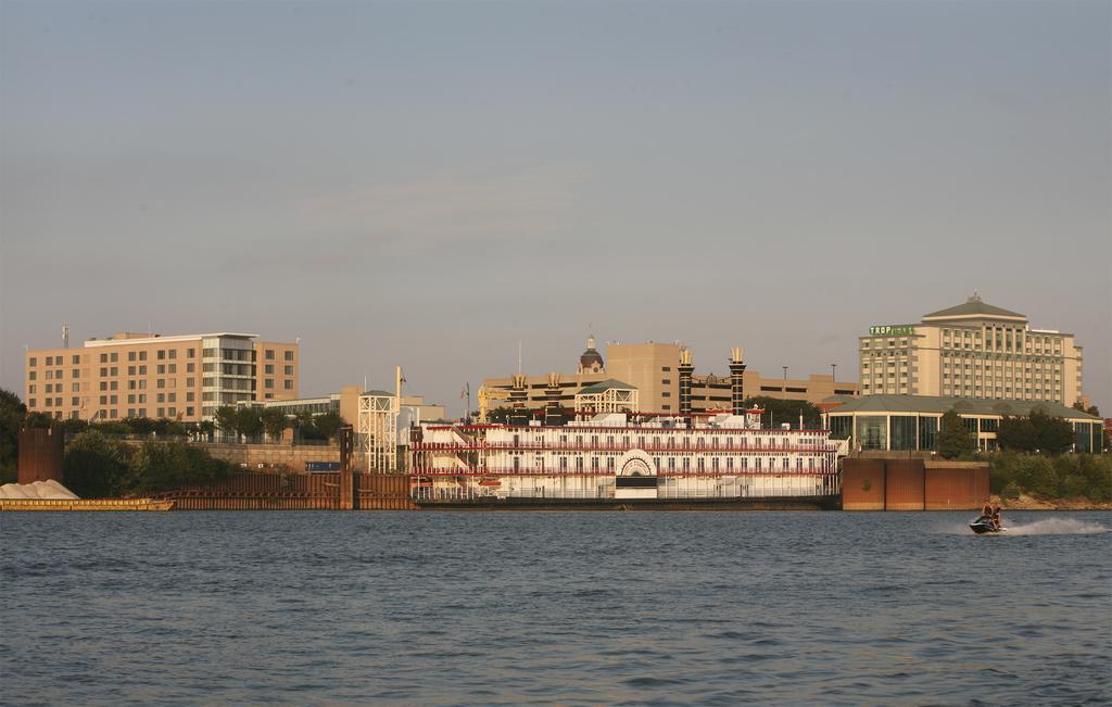 Le Merigot At Tropicana Evansville Exterior photo