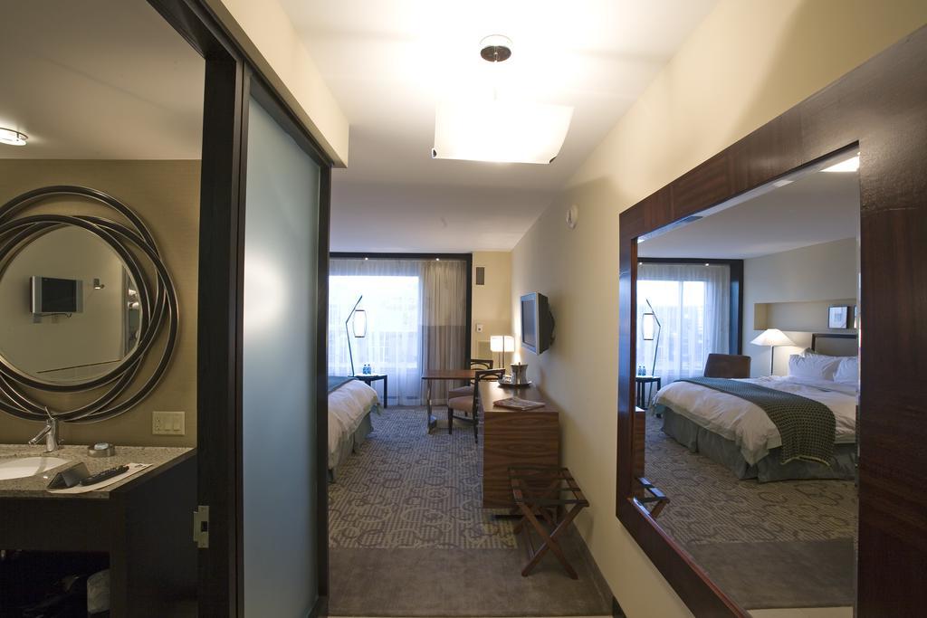 Le Merigot At Tropicana Evansville Room photo