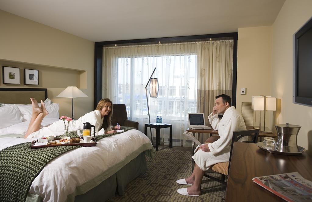 Le Merigot At Tropicana Evansville Room photo